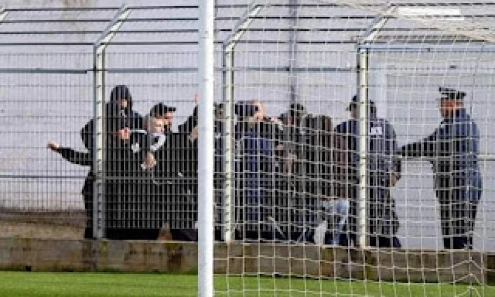 Εύβοια: Σοβαρά επεισόδια σε αγώνα Γ' τοπικού- Απίστευτο ξύλο, ΜΑΤ και τραυματίες (Βίντεο)